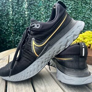 **Nike React Infinity Run Flyknit 2 'Black Metallic Gold'**  Size 11